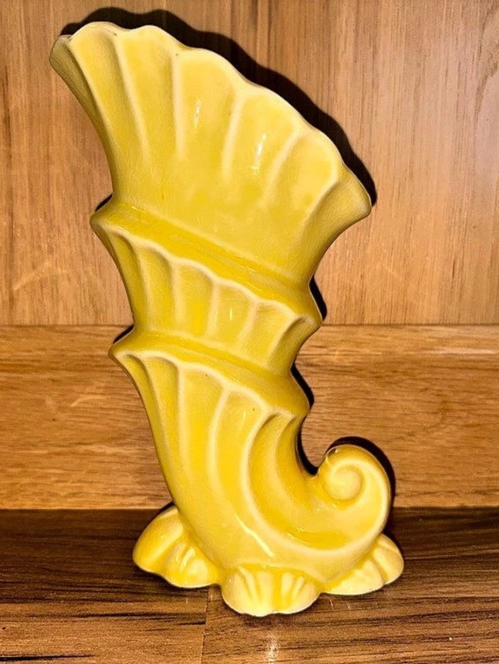 Vintage USA California Pottery Yellow Cornucopia Wall Pocket Vase✨